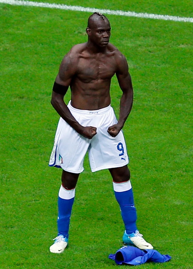 Balotelli: “Tôi không đốt nhà, tôi đốt thế giới quan nhàm chán của anh!” - Kèo Nhà Cái
