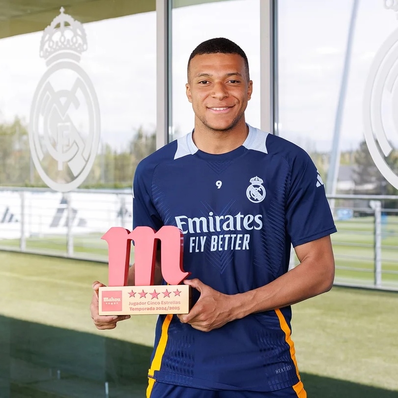 Tờ Le Parisien đưa tin, những người xung quanh cho biết Mbappe vẫn có cơ hội cạnh tranh cho Quả bóng vàng, trong khi Real Madrid cho rằng màn trình diễn của anh có lợi thế. - Kèo Nhà Cái