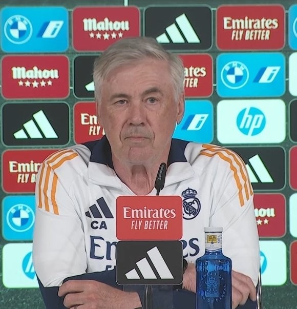 Ancelotti thật sự quá cảm tính. Cảm giác rằng khóc vào ngày mai có lẽ không bằng việc thu dọn đồ đạc và ra đi luôn. - Kèo Nhà Cái